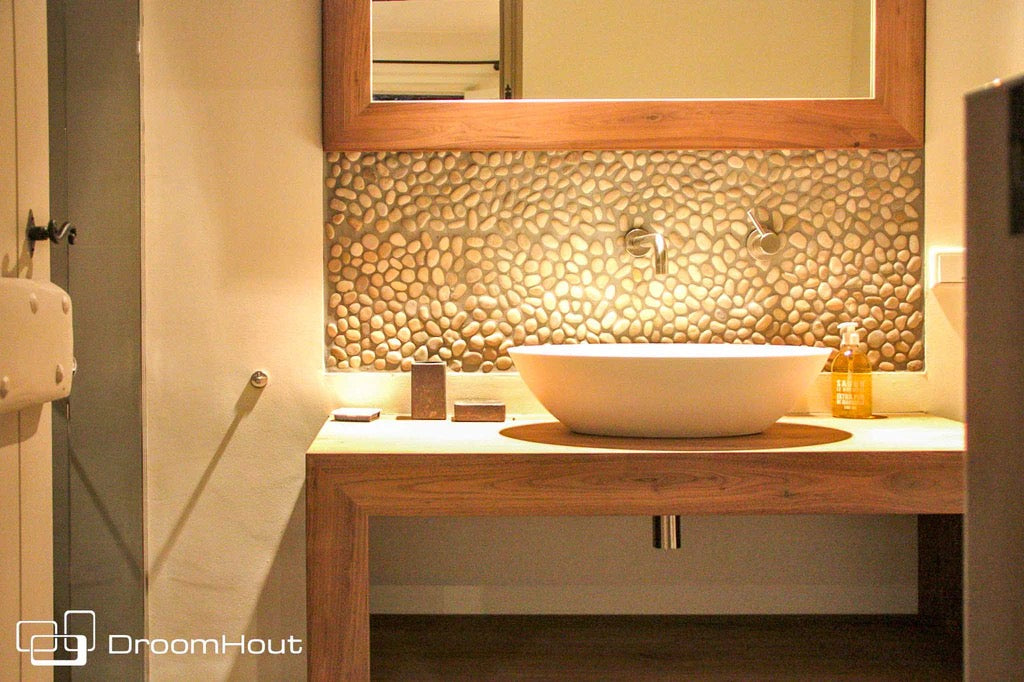 Surprising: Creating a tile-free bathroom that is stylish and functional