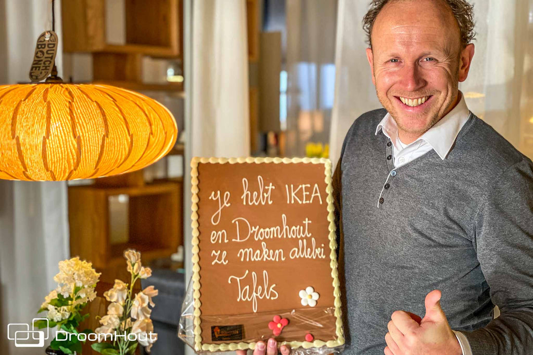 DroomHout stellt Tisch für Eisdiele La Differenza Huissen her