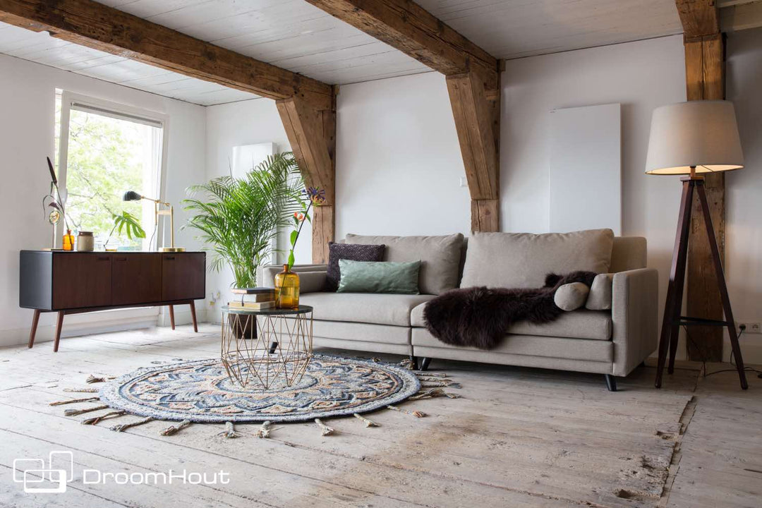 Runder Teppich im verwinkelten Raum