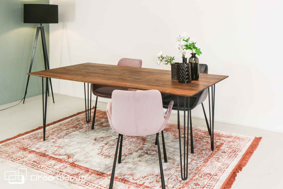 Ein anhaltender Trend: der Esstisch aus Walnuss