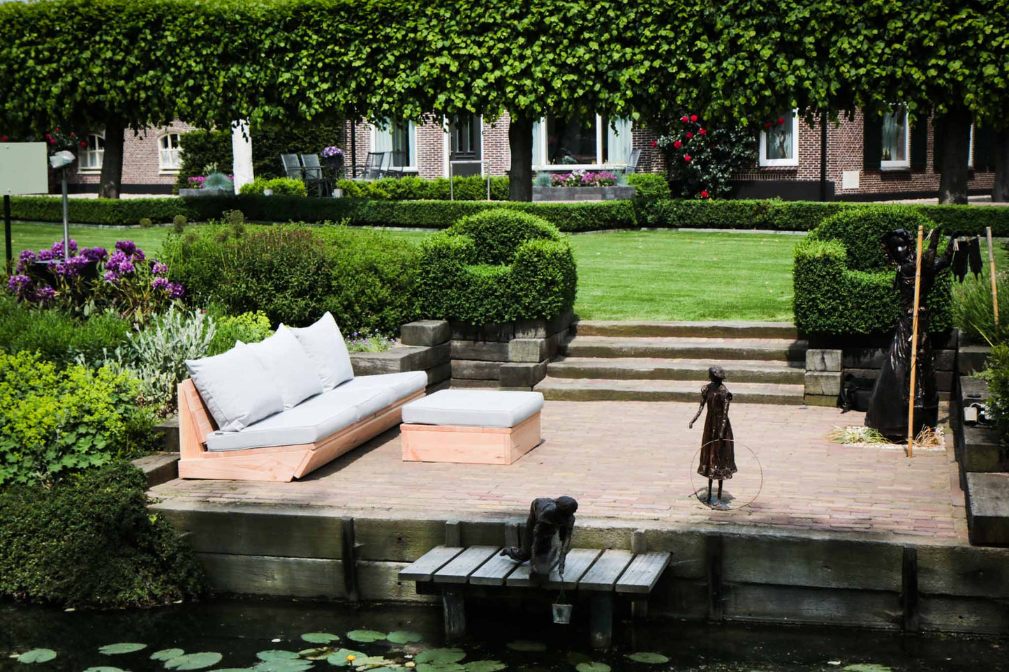 Loungeset Montecastelli - 3-zits loungebank + hocker voordeelset