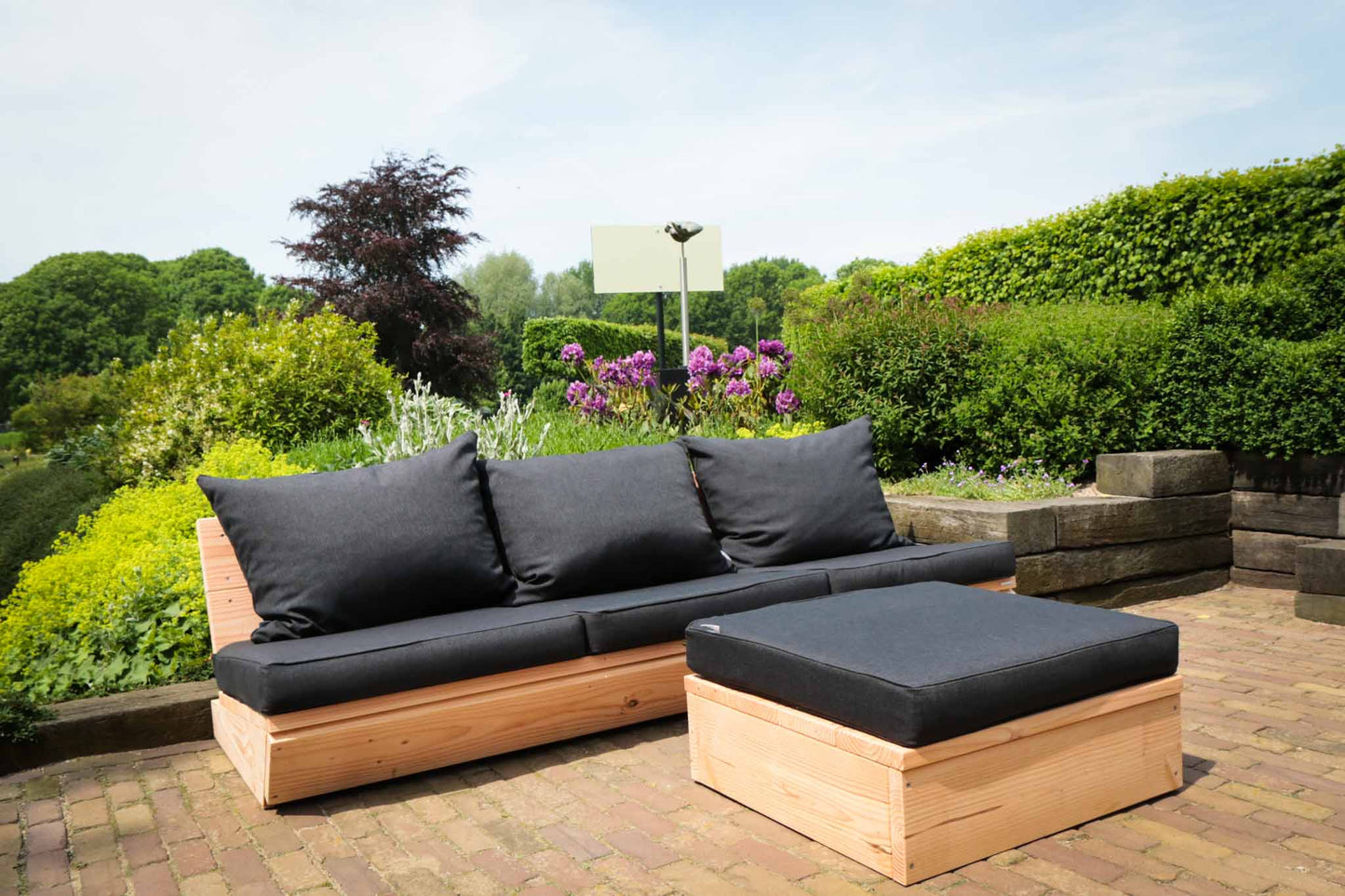 Loungeset Montecastelli - 3-zits loungebank + hocker voordeelset