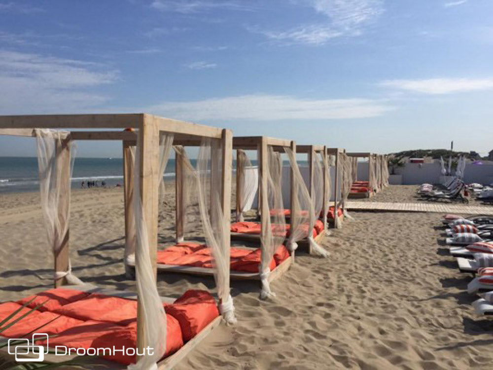 DroomHout Hemelbed Ibiza bij KoKo Beach