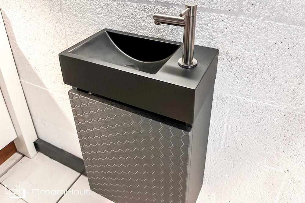 Grijze fonteinkast met hexagoon patroon