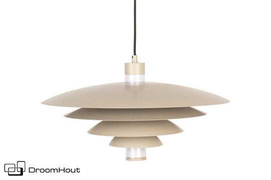 Cole hanglamp van Zuiver in beige met gelaagde metalen kap